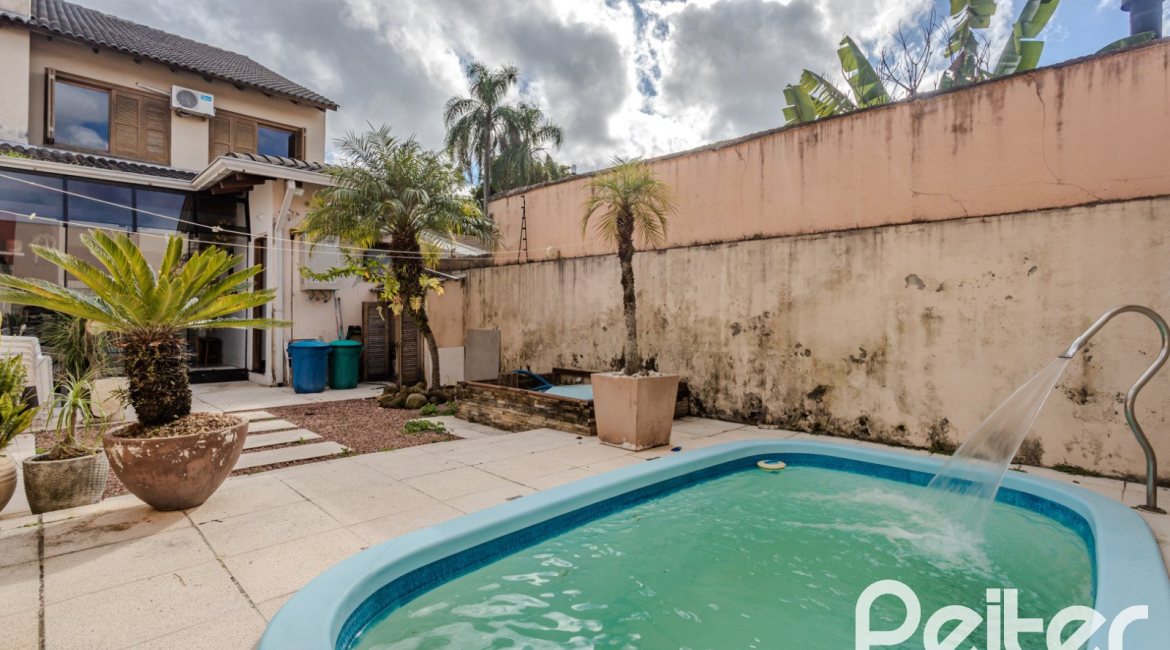 Casa à venda com 190m², 3 dormitórios, 1 suíte, 3 vagas, no bairro Ipanema em Porto Alegre