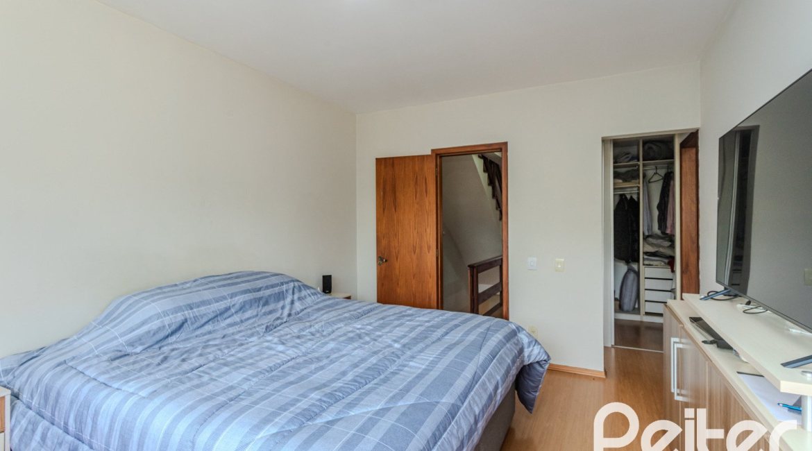 Casa à venda com 190m², 3 dormitórios, 1 suíte, 3 vagas, no bairro Ipanema em Porto Alegre