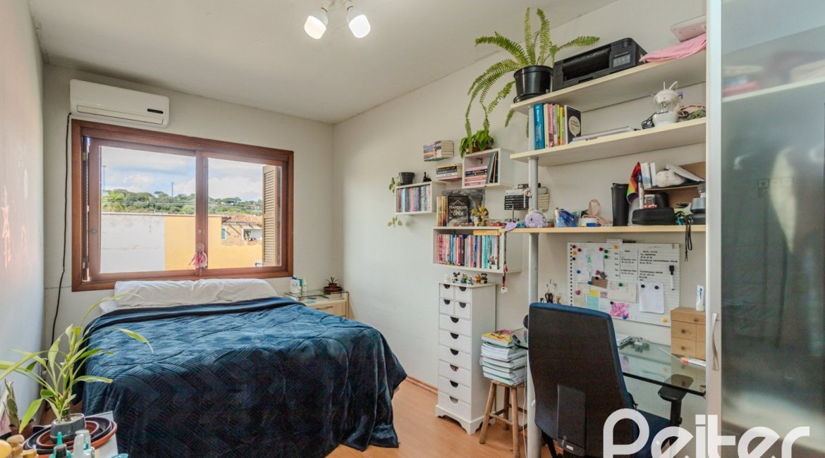 Casa à venda com 190m², 3 dormitórios, 1 suíte, 3 vagas, no bairro Ipanema em Porto Alegre