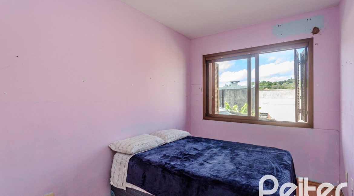 Casa à venda com 190m², 3 dormitórios, 1 suíte, 3 vagas, no bairro Ipanema em Porto Alegre