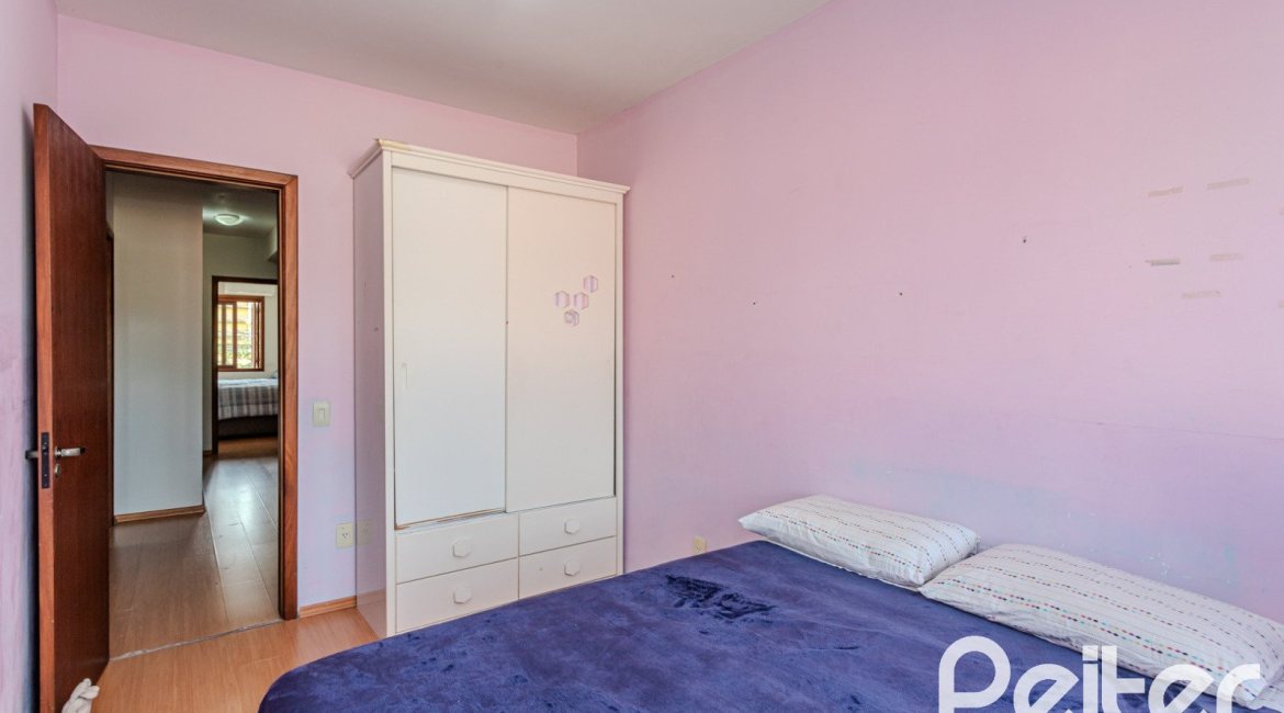 Casa à venda com 190m², 3 dormitórios, 1 suíte, 3 vagas, no bairro Ipanema em Porto Alegre