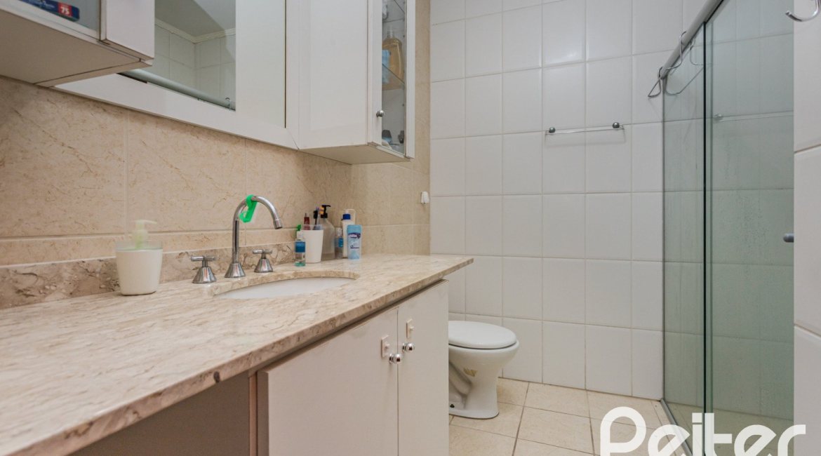 Casa à venda com 190m², 3 dormitórios, 1 suíte, 3 vagas, no bairro Ipanema em Porto Alegre
