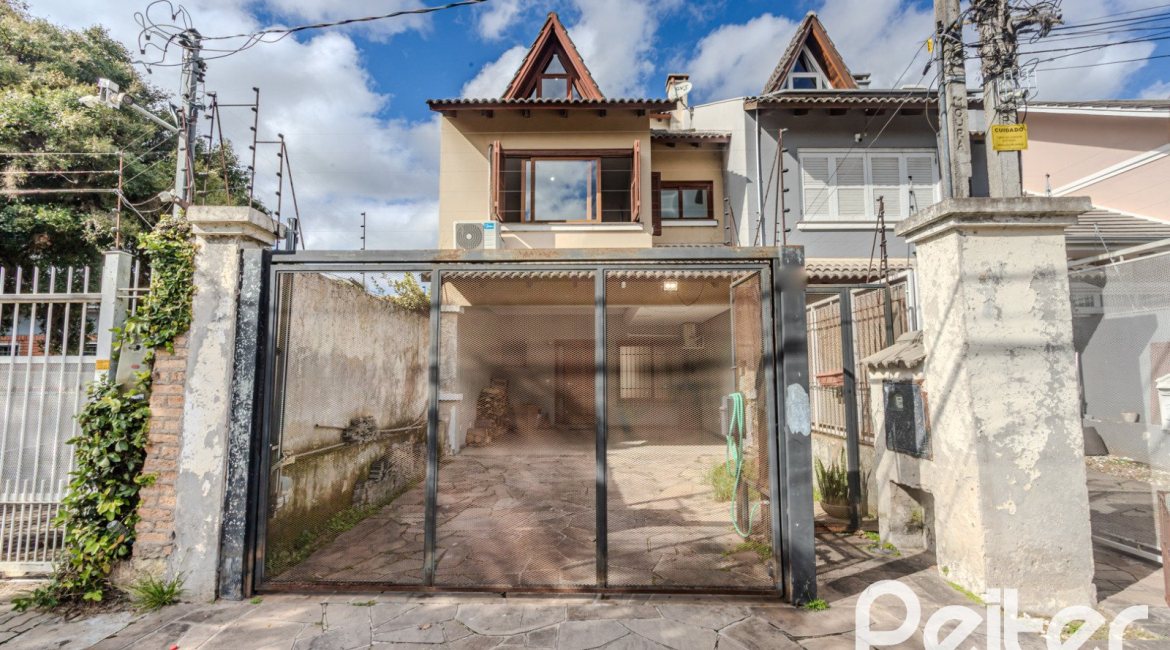 Casa à venda com 190m², 3 dormitórios, 1 suíte, 3 vagas, no bairro Ipanema em Porto Alegre