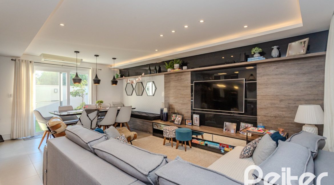 Casa em Condomínio à venda com 208m², 3 dormitórios, 1 suíte, 2 vagas, no bairro Tristeza em Porto Alegre