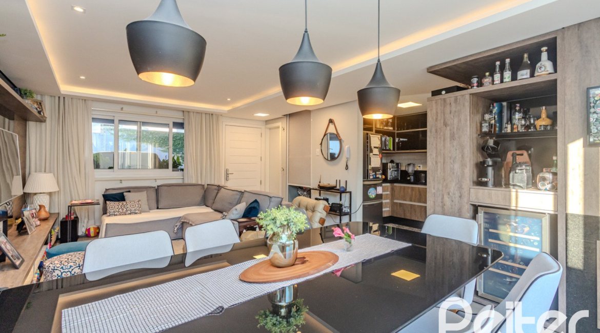 Casa em Condomínio à venda com 208m², 3 dormitórios, 1 suíte, 2 vagas, no bairro Tristeza em Porto Alegre