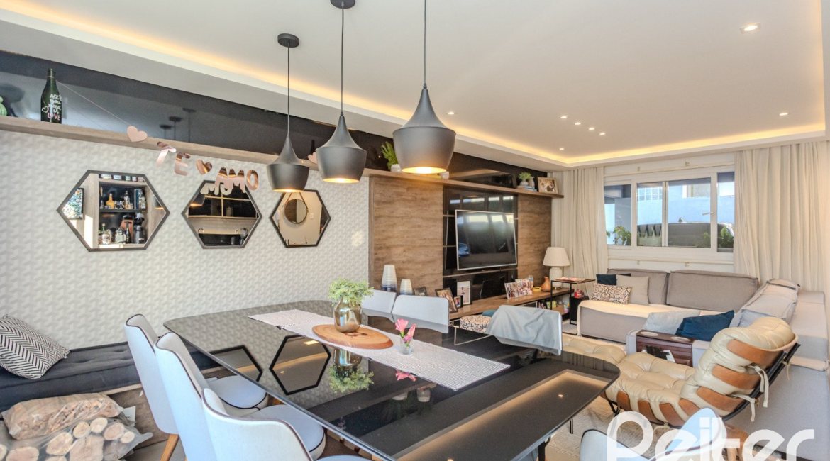 Casa em Condomínio à venda com 208m², 3 dormitórios, 1 suíte, 2 vagas, no bairro Tristeza em Porto Alegre