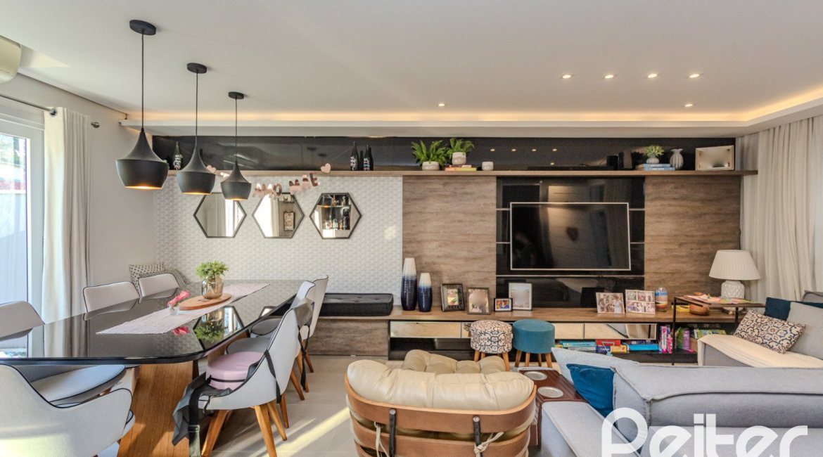 Casa em Condomínio à venda com 208m², 3 dormitórios, 1 suíte, 2 vagas, no bairro Tristeza em Porto Alegre