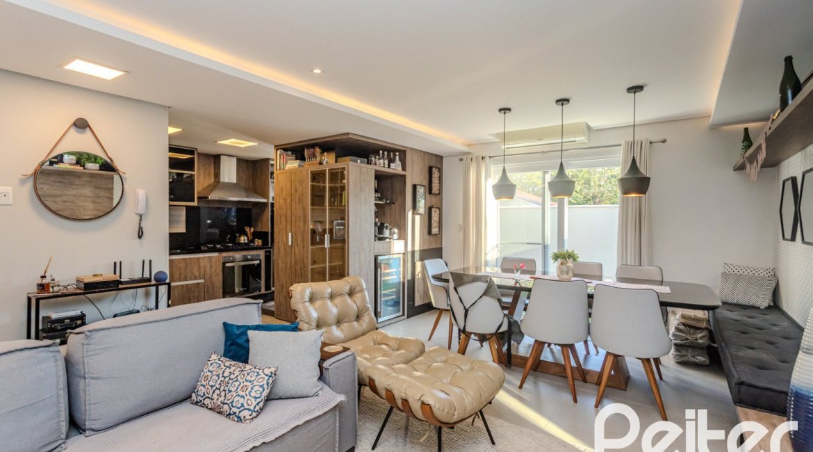 Casa em Condomínio à venda com 208m², 3 dormitórios, 1 suíte, 2 vagas, no bairro Tristeza em Porto Alegre