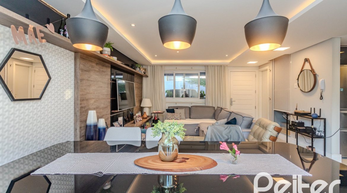Casa em Condomínio à venda com 208m², 3 dormitórios, 1 suíte, 2 vagas, no bairro Tristeza em Porto Alegre