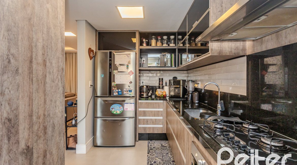 Casa em Condomínio à venda com 208m², 3 dormitórios, 1 suíte, 2 vagas, no bairro Tristeza em Porto Alegre