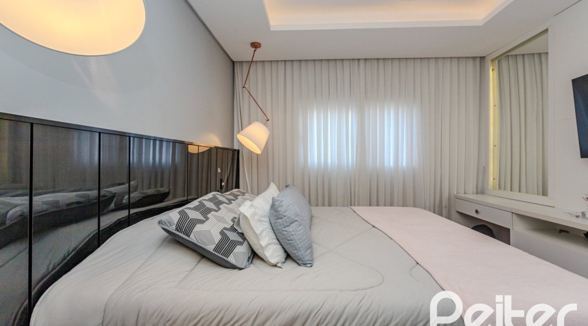 Casa em Condomínio à venda com 208m², 3 dormitórios, 1 suíte, 2 vagas, no bairro Tristeza em Porto Alegre