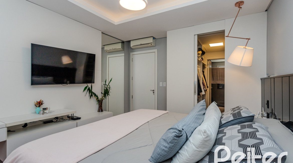 Casa em Condomínio à venda com 208m², 3 dormitórios, 1 suíte, 2 vagas, no bairro Tristeza em Porto Alegre