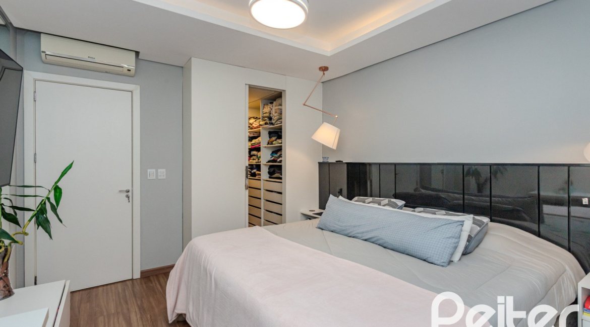 Casa em Condomínio à venda com 208m², 3 dormitórios, 1 suíte, 2 vagas, no bairro Tristeza em Porto Alegre
