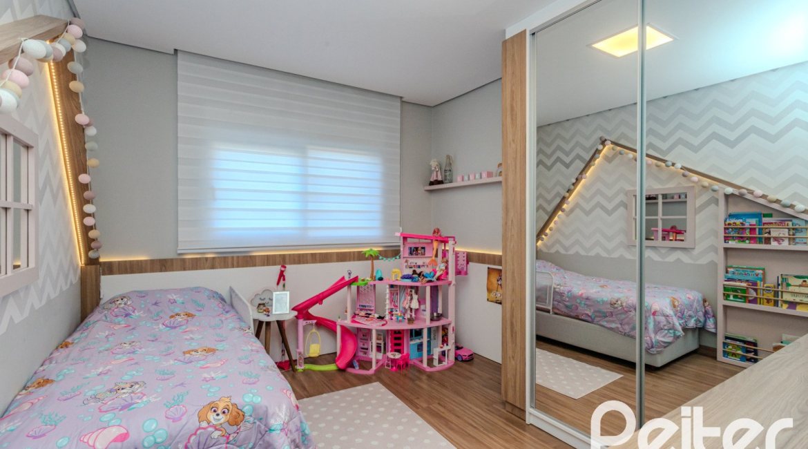 Casa em Condomínio à venda com 208m², 3 dormitórios, 1 suíte, 2 vagas, no bairro Tristeza em Porto Alegre