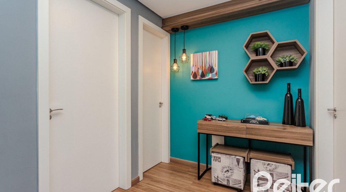 Casa em Condomínio à venda com 208m², 3 dormitórios, 1 suíte, 2 vagas, no bairro Tristeza em Porto Alegre