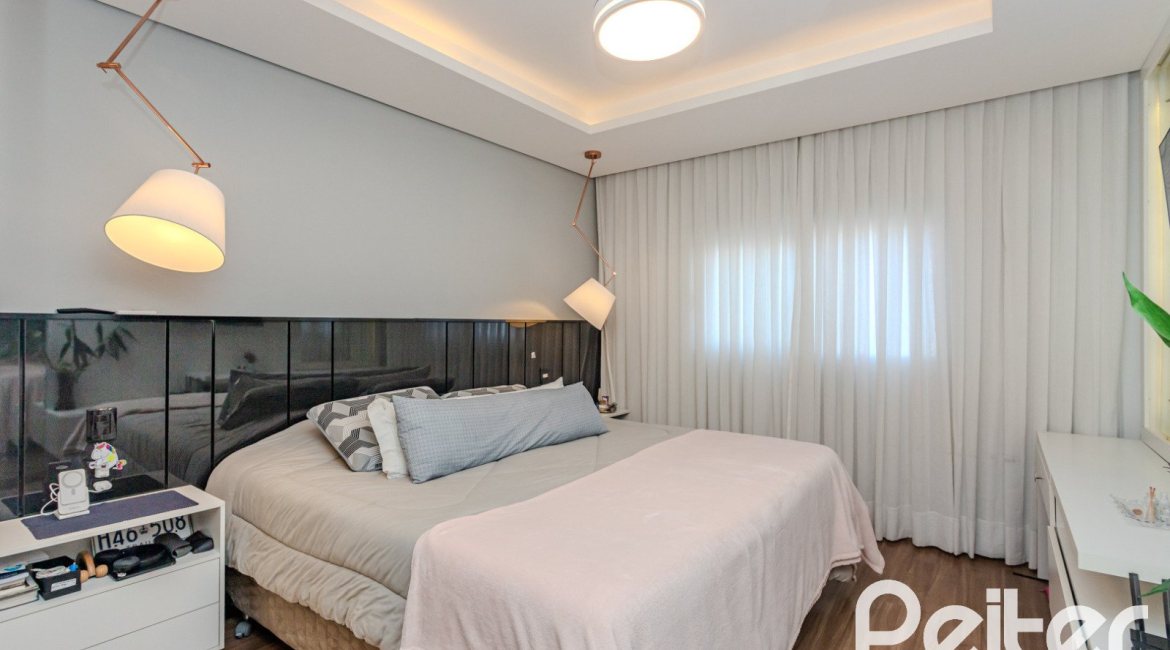 Casa em Condomínio à venda com 208m², 3 dormitórios, 1 suíte, 2 vagas, no bairro Tristeza em Porto Alegre