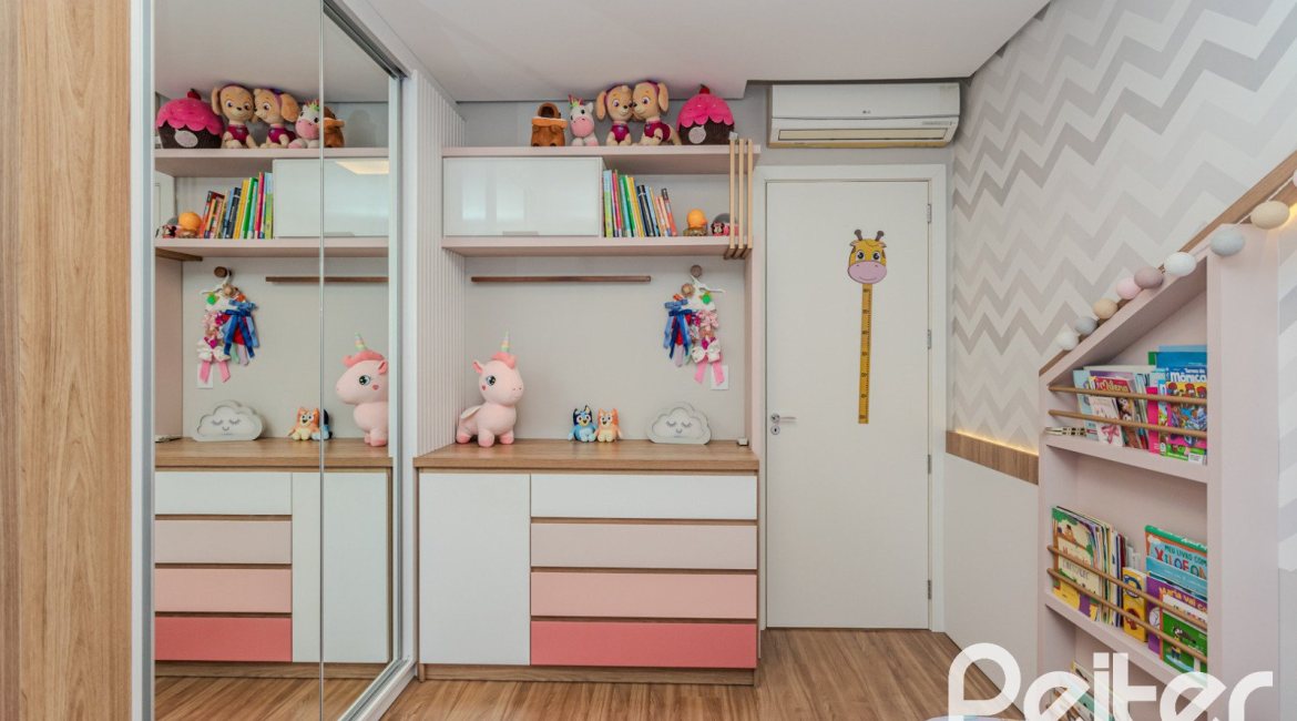 Casa em Condomínio à venda com 208m², 3 dormitórios, 1 suíte, 2 vagas, no bairro Tristeza em Porto Alegre
