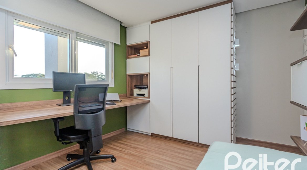 Casa em Condomínio à venda com 208m², 3 dormitórios, 1 suíte, 2 vagas, no bairro Tristeza em Porto Alegre