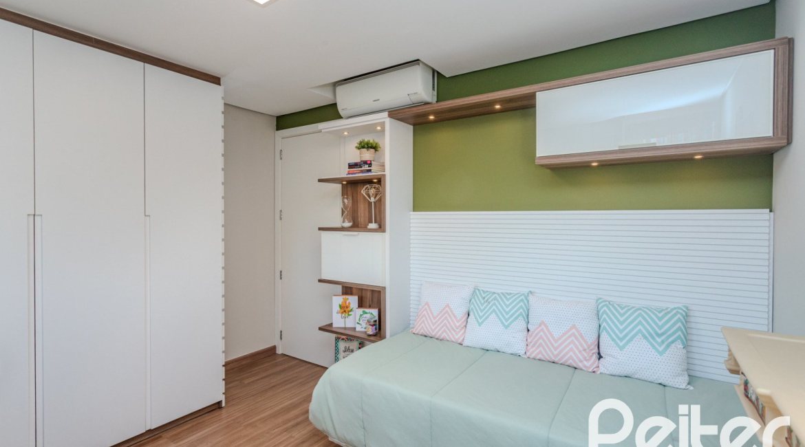 Casa em Condomínio à venda com 208m², 3 dormitórios, 1 suíte, 2 vagas, no bairro Tristeza em Porto Alegre