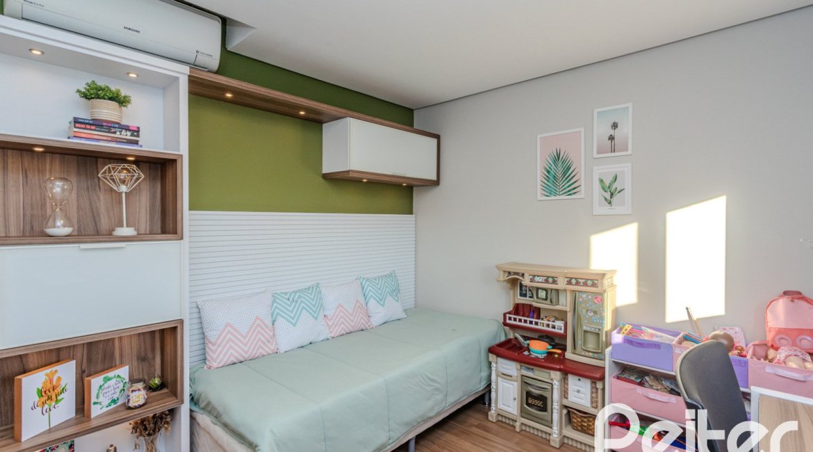 Casa em Condomínio à venda com 208m², 3 dormitórios, 1 suíte, 2 vagas, no bairro Tristeza em Porto Alegre