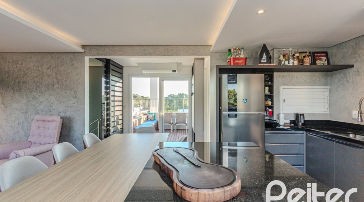 Casa em Condomínio à venda com 208m², 3 dormitórios, 1 suíte, 2 vagas, no bairro Tristeza em Porto Alegre