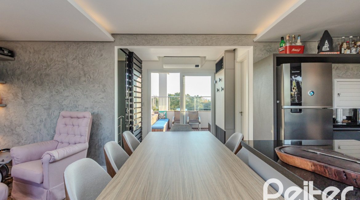 Casa em Condomínio à venda com 208m², 3 dormitórios, 1 suíte, 2 vagas, no bairro Tristeza em Porto Alegre