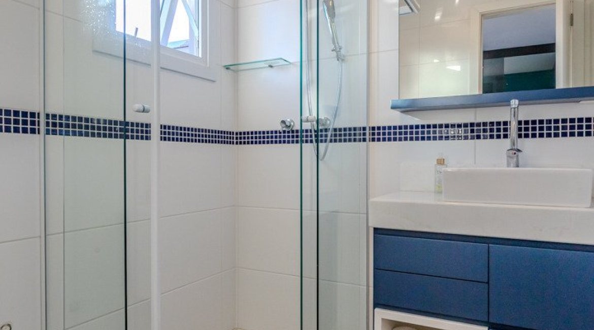 Casa em Condomínio à venda com 208m², 3 dormitórios, 1 suíte, 2 vagas, no bairro Tristeza em Porto Alegre