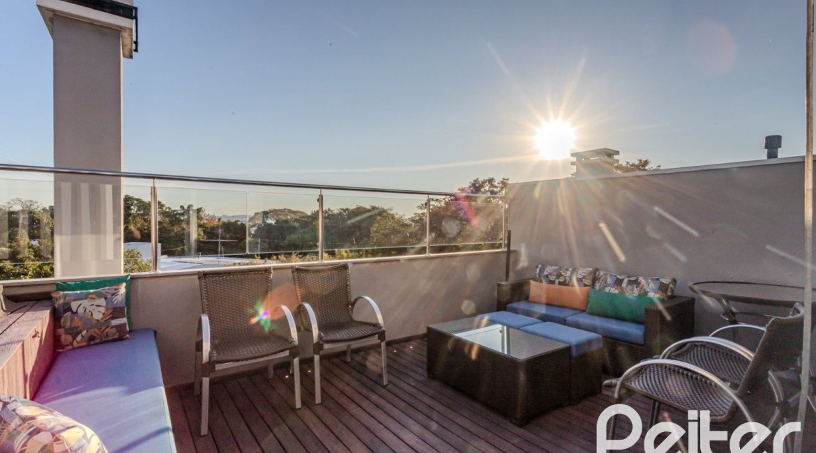 Casa em Condomínio à venda com 208m², 3 dormitórios, 1 suíte, 2 vagas, no bairro Tristeza em Porto Alegre