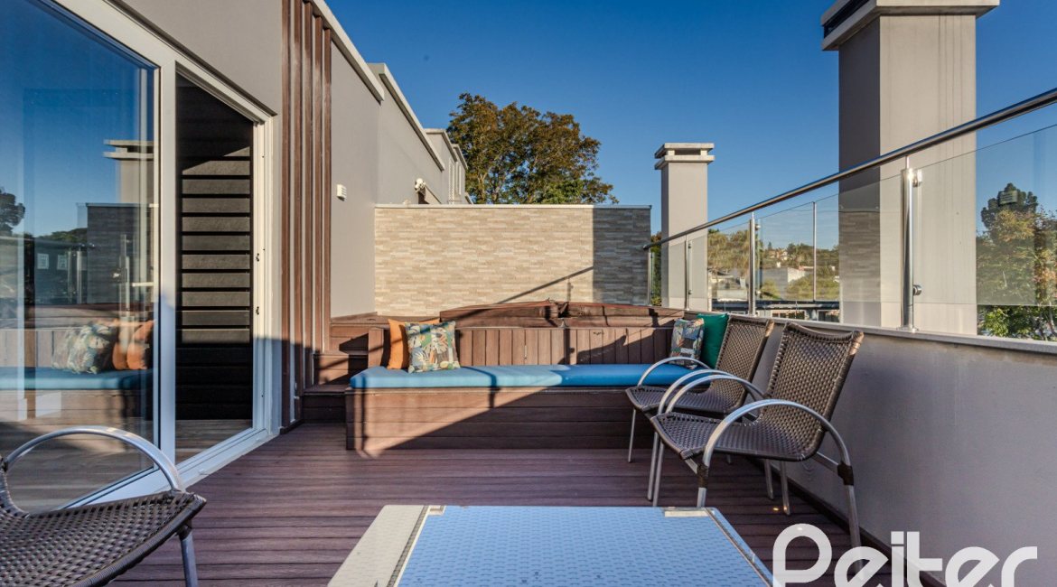 Casa em Condomínio à venda com 208m², 3 dormitórios, 1 suíte, 2 vagas, no bairro Tristeza em Porto Alegre