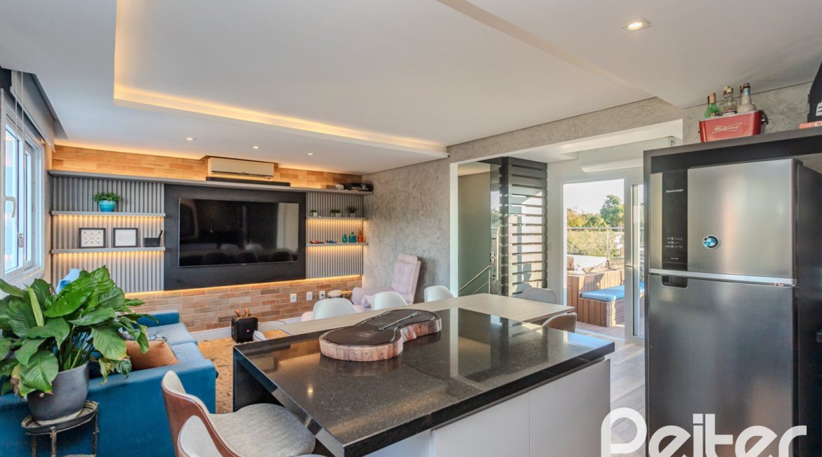 Casa em Condomínio à venda com 208m², 3 dormitórios, 1 suíte, 2 vagas, no bairro Tristeza em Porto Alegre