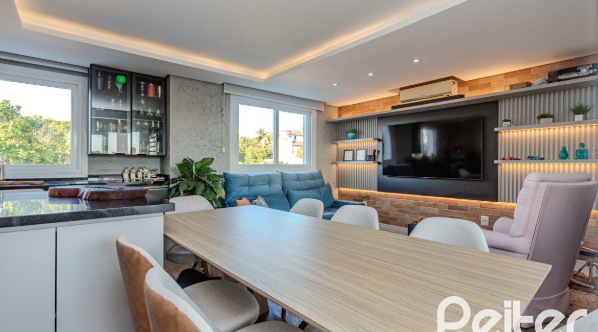 Casa em Condomínio à venda com 208m², 3 dormitórios, 1 suíte, 2 vagas, no bairro Tristeza em Porto Alegre
