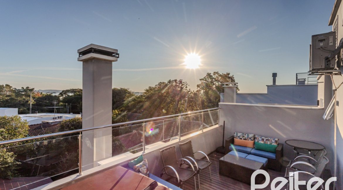 Casa em Condomínio à venda com 208m², 3 dormitórios, 1 suíte, 2 vagas, no bairro Tristeza em Porto Alegre