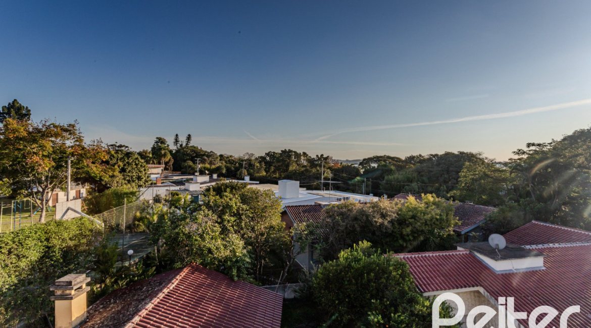 Casa em Condomínio à venda com 208m², 3 dormitórios, 1 suíte, 2 vagas, no bairro Tristeza em Porto Alegre
