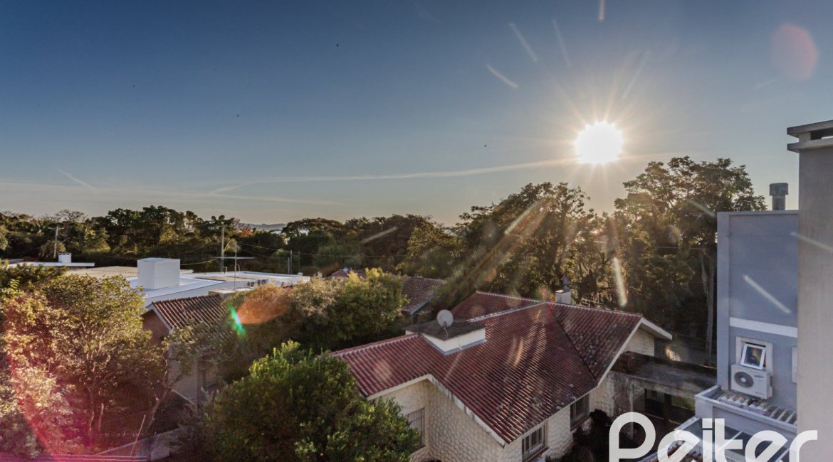 Casa em Condomínio à venda com 208m², 3 dormitórios, 1 suíte, 2 vagas, no bairro Tristeza em Porto Alegre