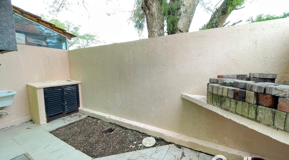 Casa em Condomínio à venda com 97m², 3 dormitórios, 1 suíte, 2 vagas, no bairro Guarujá em Porto Alegre