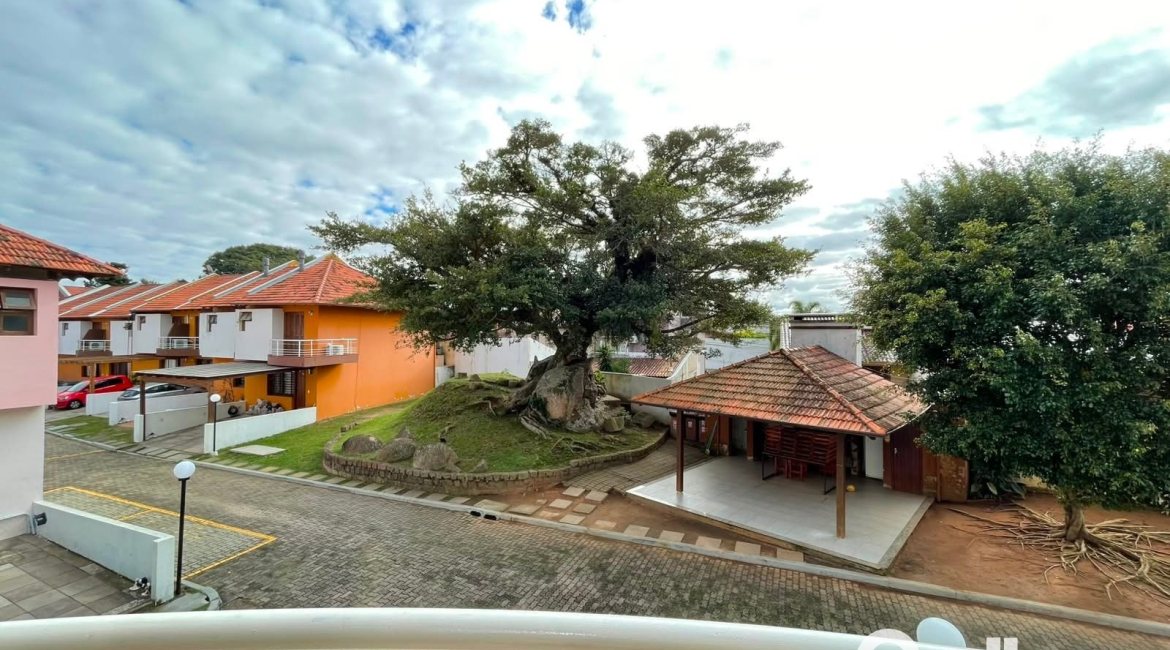Casa em Condomínio à venda com 97m², 3 dormitórios, 1 suíte, 2 vagas, no bairro Guarujá em Porto Alegre