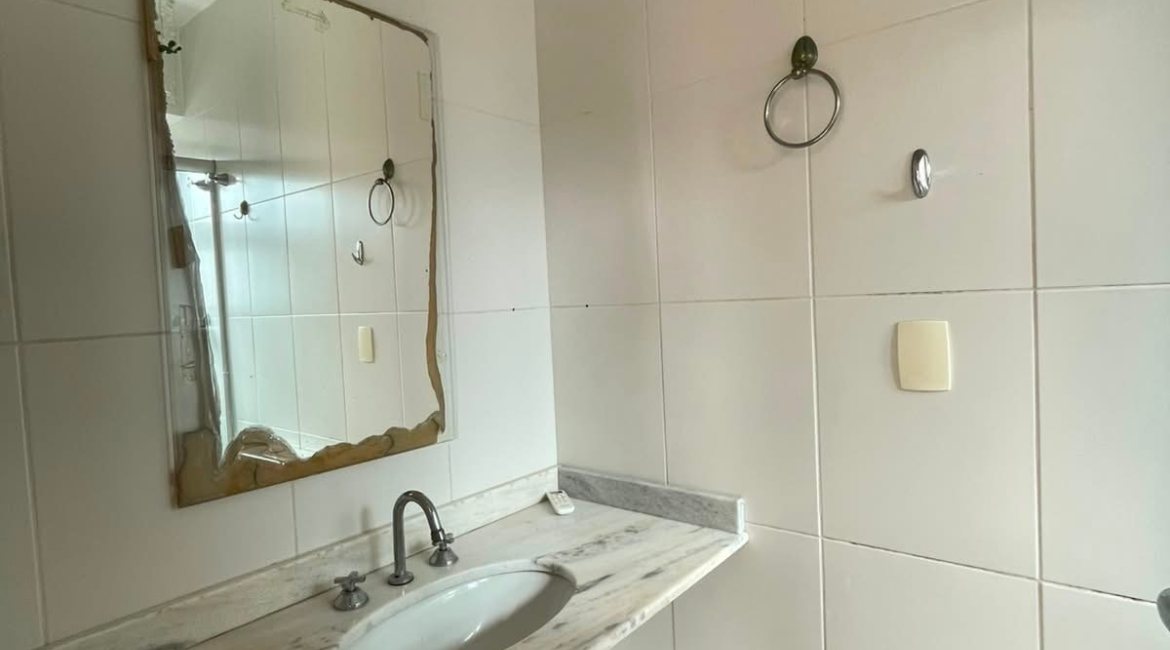 Casa em Condomínio à venda com 97m², 3 dormitórios, 1 suíte, 2 vagas, no bairro Guarujá em Porto Alegre