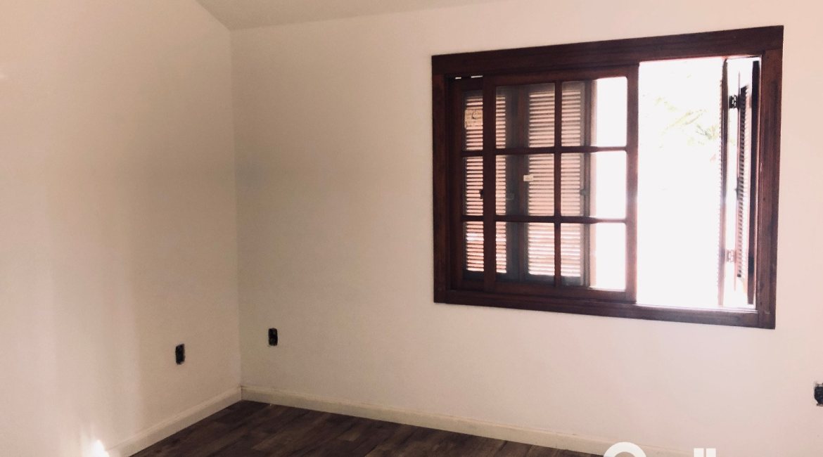 Casa à venda com 286m², 4 dormitórios, 1 suíte, 2 vagas, no bairro Tristeza em Porto Alegre