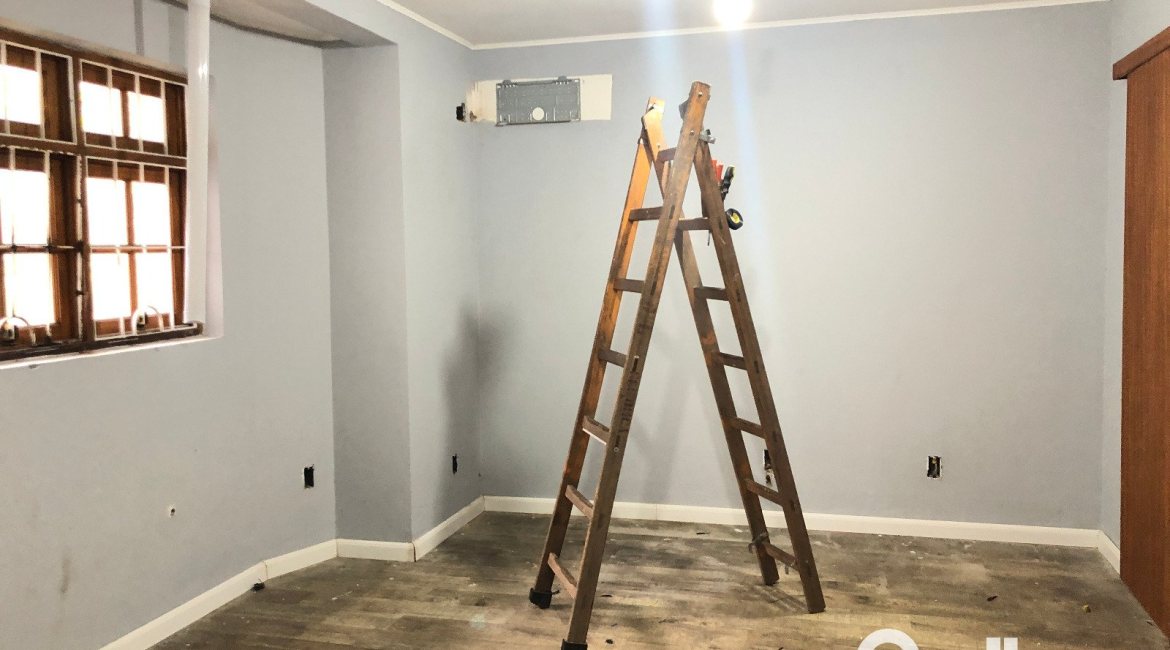 Casa à venda com 286m², 4 dormitórios, 1 suíte, 2 vagas, no bairro Tristeza em Porto Alegre