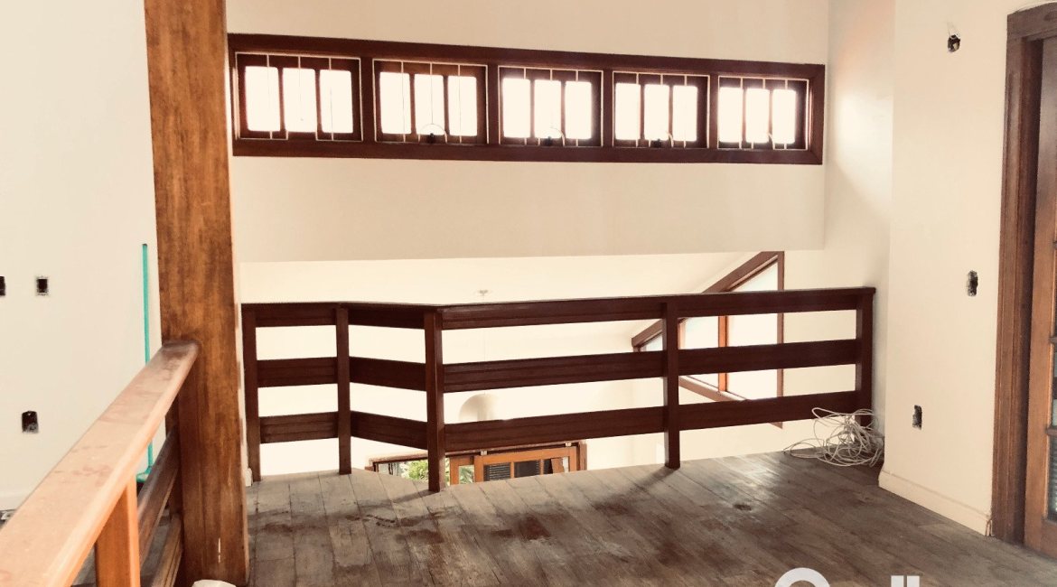 Casa à venda com 286m², 4 dormitórios, 1 suíte, 2 vagas, no bairro Tristeza em Porto Alegre