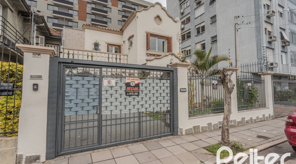 Casa à venda com 280m², 4 dormitórios, 2 suítes, 6 vagas, no bairro Cidade Baixa em Porto Alegre
