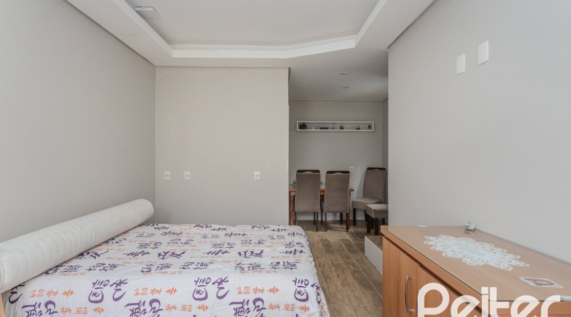 Casa à venda com 280m², 4 dormitórios, 2 suítes, 6 vagas, no bairro Cidade Baixa em Porto Alegre
