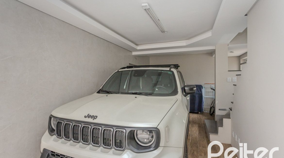 Casa à venda com 280m², 4 dormitórios, 2 suítes, 6 vagas, no bairro Cidade Baixa em Porto Alegre