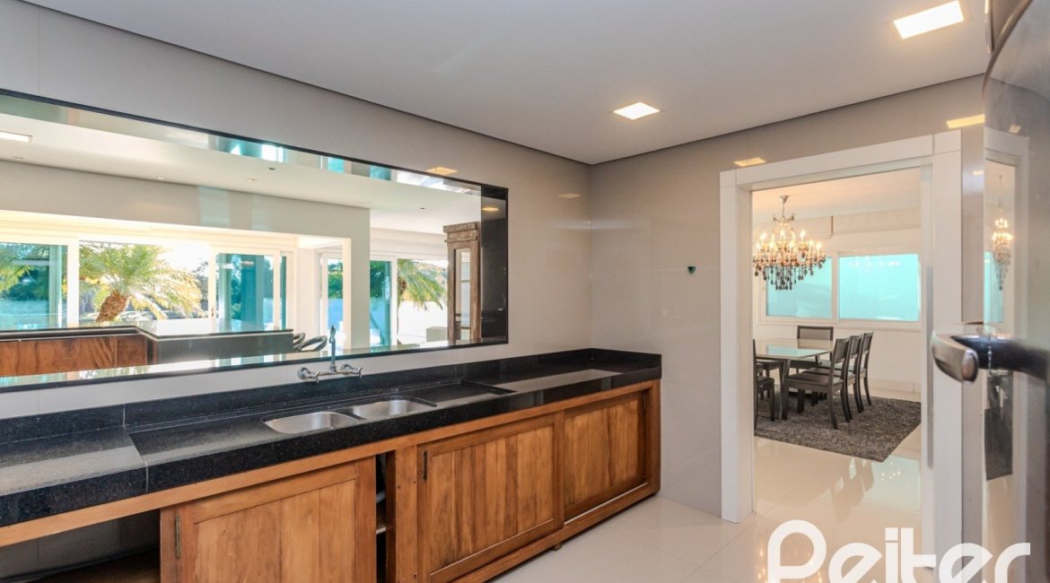 Casa em Condomínio à venda com 361m², 3 dormitórios, 3 suítes, no bairro Terra Ville em PORTO ALEGRE
