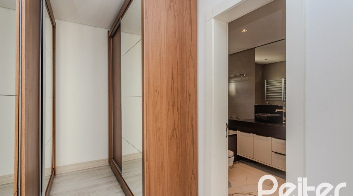 Casa em Condomínio à venda com 361m², 3 dormitórios, 3 suítes, no bairro Terra Ville em PORTO ALEGRE