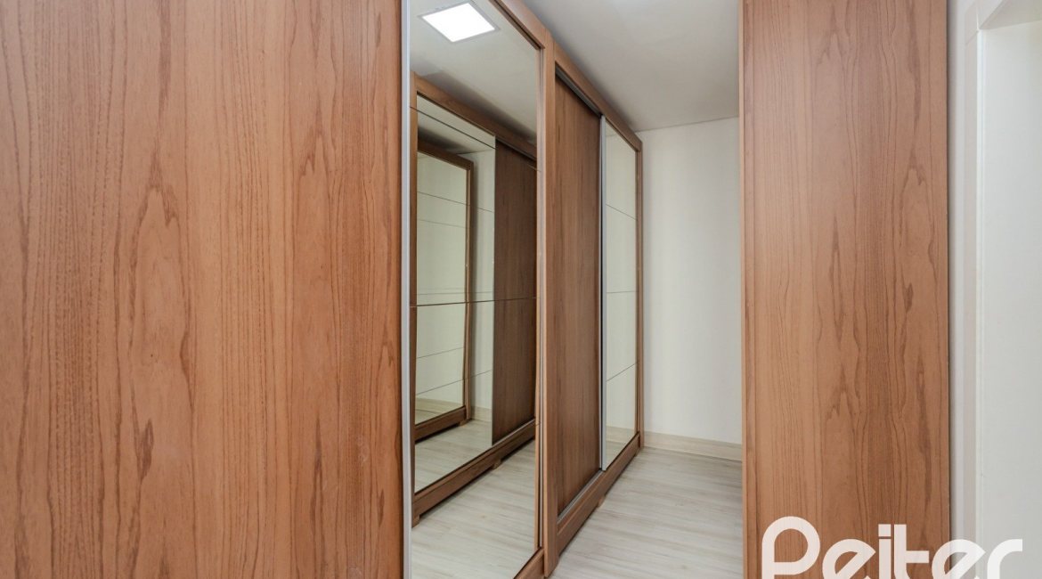 Casa em Condomínio à venda com 361m², 3 dormitórios, 3 suítes, no bairro Terra Ville em PORTO ALEGRE