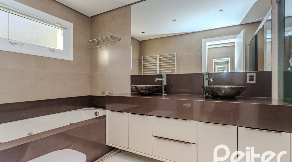 Casa em Condomínio à venda com 361m², 3 dormitórios, 3 suítes, no bairro Terra Ville em PORTO ALEGRE