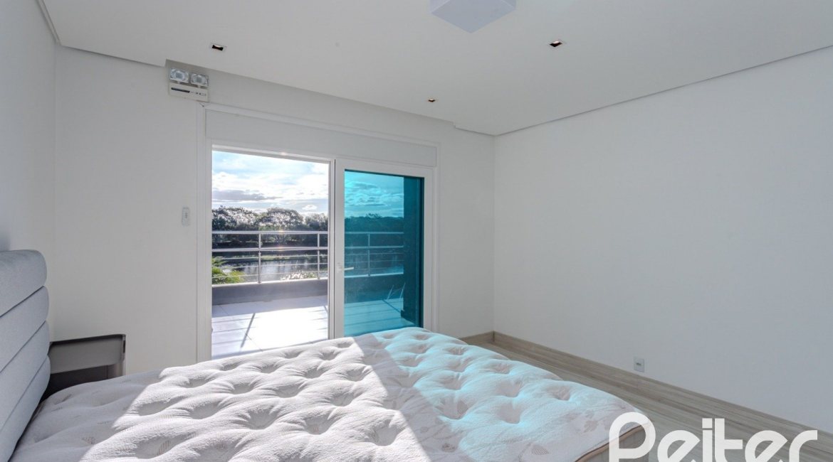 Casa em Condomínio à venda com 361m², 3 dormitórios, 3 suítes, no bairro Terra Ville em PORTO ALEGRE