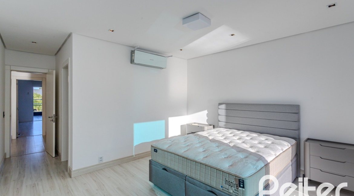 Casa em Condomínio à venda com 361m², 3 dormitórios, 3 suítes, no bairro Terra Ville em PORTO ALEGRE