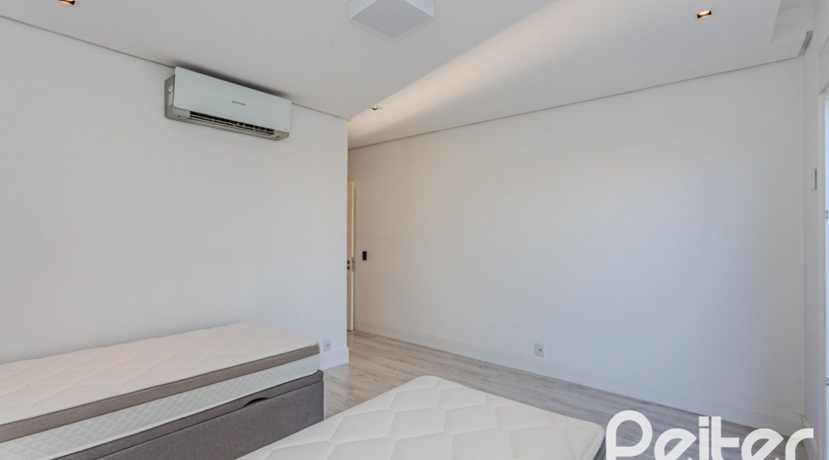 Casa em Condomínio à venda com 361m², 3 dormitórios, 3 suítes, no bairro Terra Ville em PORTO ALEGRE